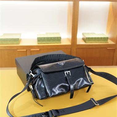  PRADA   2026新款男生時尚包包  尺寸：30x20x10CM