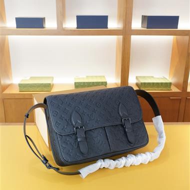 LOUIS VUITTON   2026新款男生時尚包包  尺寸：33x25x10CM