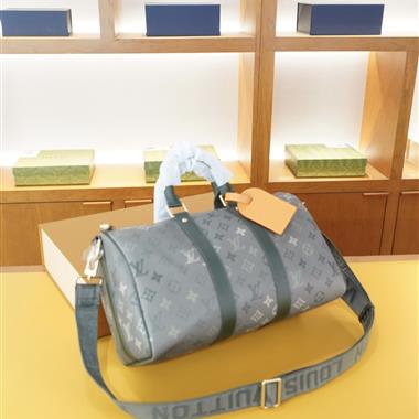 LOUIS VUITTON   2026新款男生時尚包包  尺寸：36x21x17CM