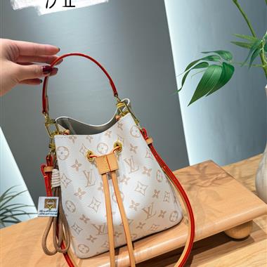 LOUIS VUITTON   2026新款女生時尚包包 尺寸：20*21CM