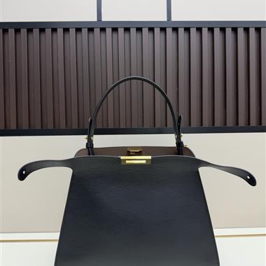 FENDI   2026新款女生時尚包包 尺寸：36×27×13CM