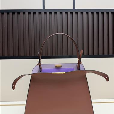 FENDI   2026新款女生時尚包包 尺寸：36×27×13CM