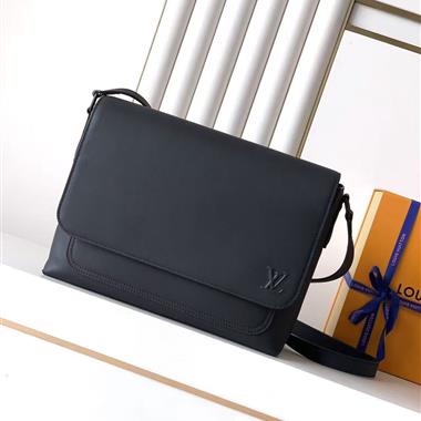 LOUIS VUITTON  2026新款男生時尚包包  尺寸：36x28x10CM