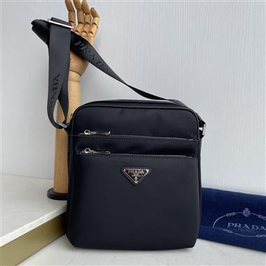PRADA   2026新款男生時尚包包  尺寸：25×23×6.5CM