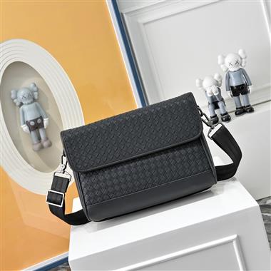 BOTTEGA VENETA   2026新款男生時尚包包   尺寸：30x7x22CM