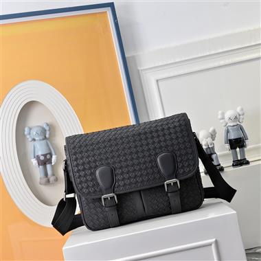 BOTTEGA VENETA   2026新款男生時尚包包   尺寸：32-26-10CM