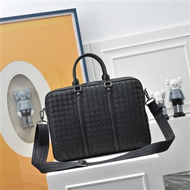 BOTTEGA VENETA   2026新款男生時尚包包   尺寸：28x7x38CM