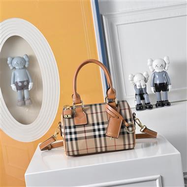 BURBERRY  2026新款女生時尚包包   尺寸：20-13CM