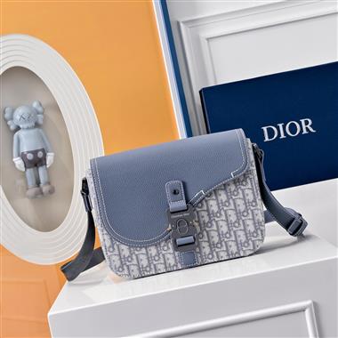 DIOR   2026新款男生時尚包包   尺寸：23 x 18 x 6CM