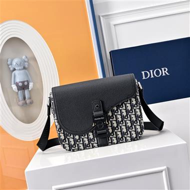 DIOR   2026新款男生時尚包包   尺寸：23 x 18 x 6CM
