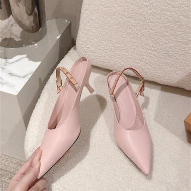 Louis Vuitton  2026新款女生休閒時尚鞋子