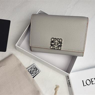 LOEWE  2026新款時尚包包 尺寸：12*10CM