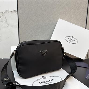 PRADA   2026新款男生時尚包包 尺寸：17*25CM