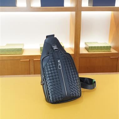 BOTTEGA VENETA   2026新款男生時尚包包 尺寸：17x32x6CM