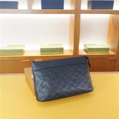 LOUIS VUITTON   2026新款男生時尚包包 尺寸：8x20x7CM