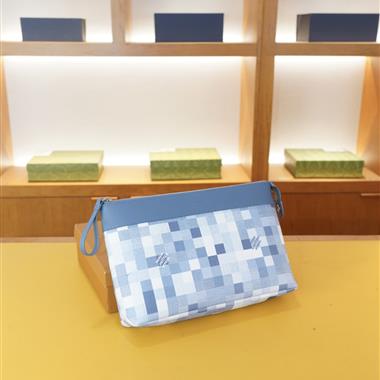 LOUIS VUITTON   2026新款男生時尚包包 尺寸：28x20x7CM