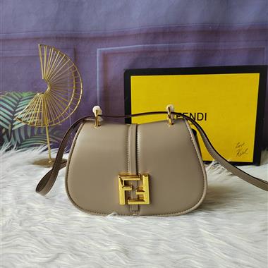 FENDI  2026新款女生時尚包包 尺寸：21*15*6.5CM