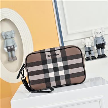BURBERRY   2026新款男生時尚包包 尺寸：20CM