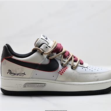 NIKE AIR FORCE 1‘07